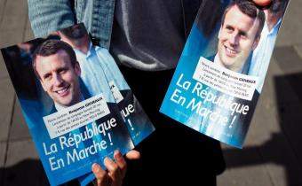 Affiche de Benjamin Griveaux avec la seule photo d'Emmanuel Macron.