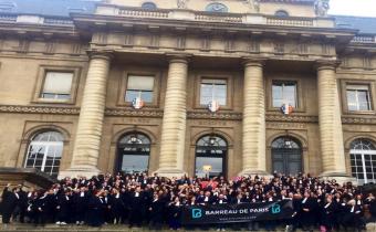 Rassemblement des avocats devant le palais de justice de Paris.