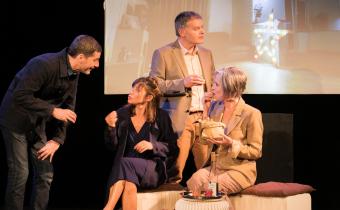 C'est pas le bon moment, au théâtre de la Manufacture des Abbesses. Photo Nicolas Lartigue.