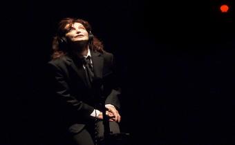 La voix humaine, au théâtre de la Contrescarpe. Photo Steve Faigenbaum.