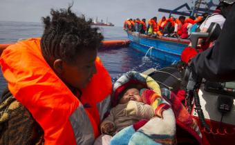Personnes secourues au large de la Libye, avr. 2018. Photo Anthony Jean/SOS Méditerranée.