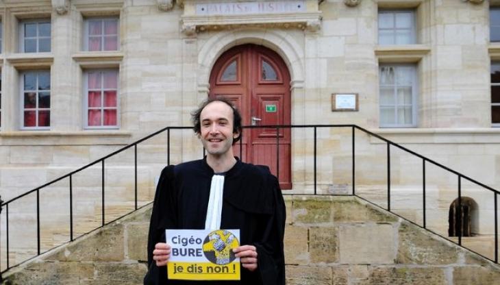Me Etienne Ambroselli, devant le tribunal de Bar-le-Duc.