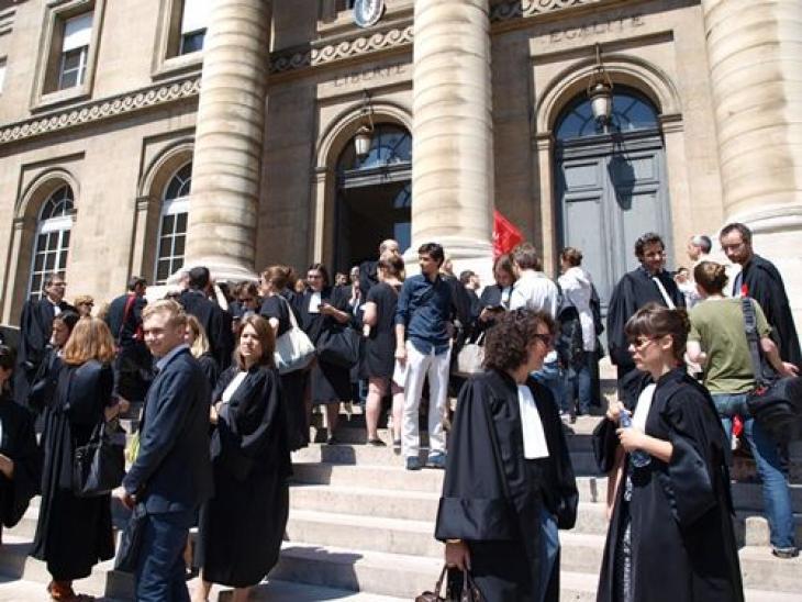 Rassemblement devant le palais de justice de Paris, 26 juin 2014.