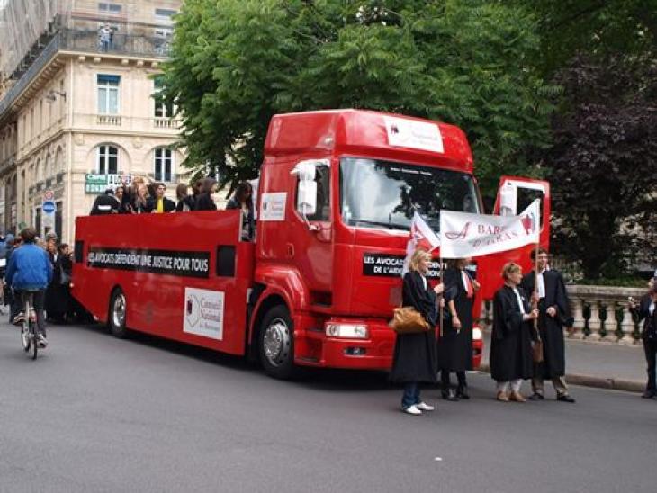 Manifestation nationale des avocats à Paris, 7 juill. 2014.