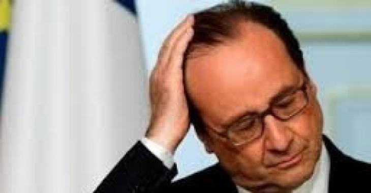 François Hollande protégeant sa mise en pli.