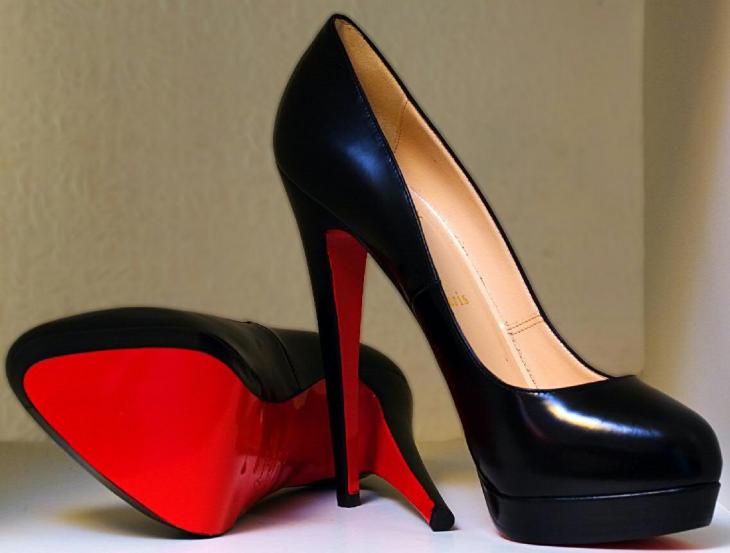 Chaussures à semelles rouges Louboutin